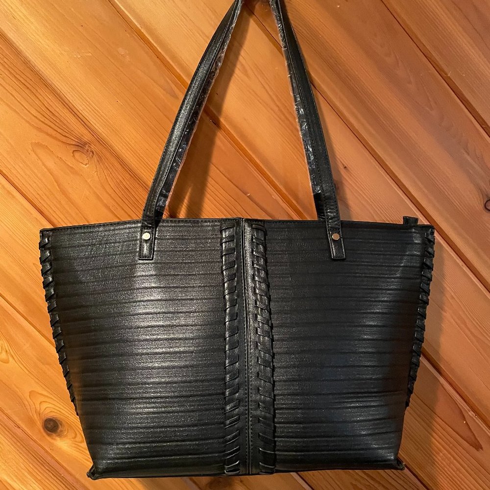 Black textured tote bag